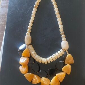 Elegant Beaded Necklace in Black and Gold